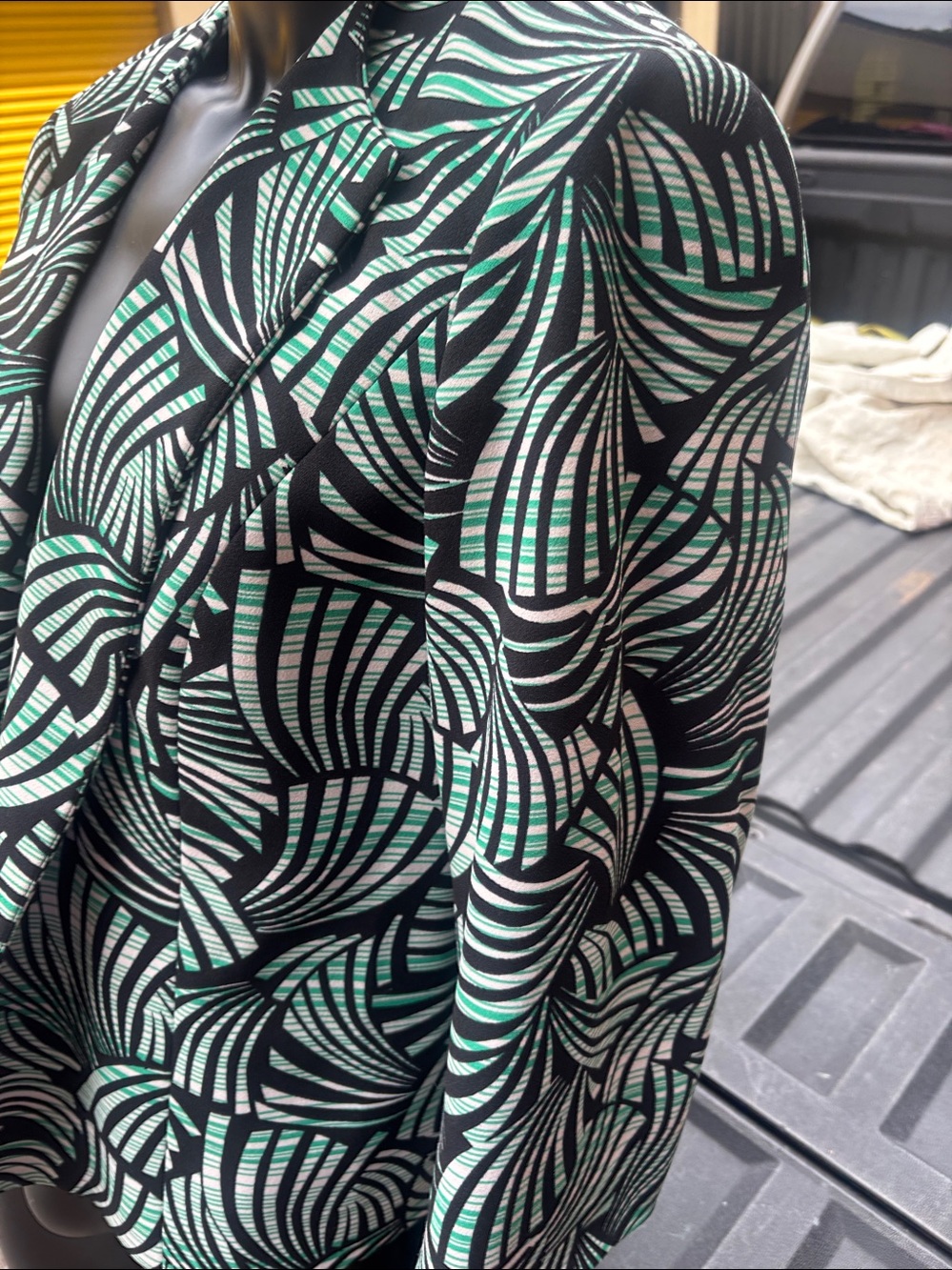 Kasper Black & Mint Green Geometric Open Blazer - Picture 4 of 8